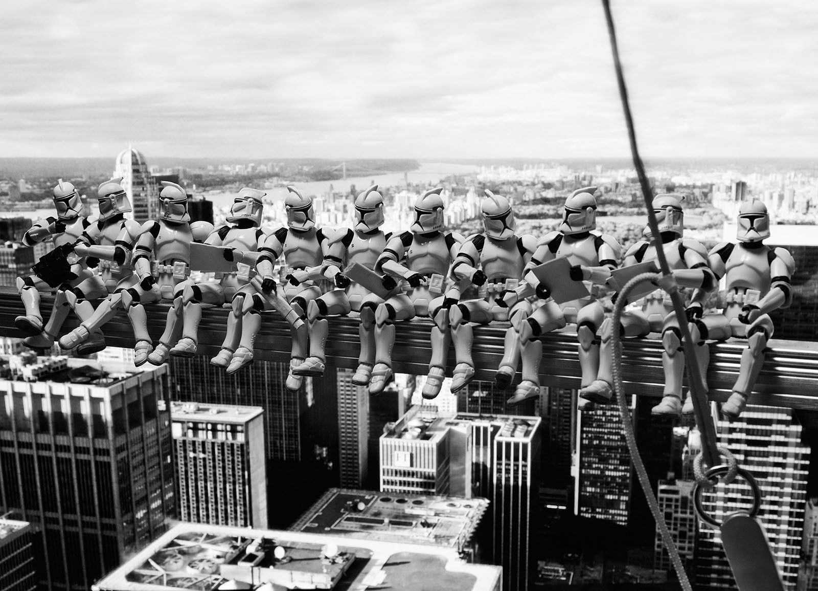 Troopers' atop a Skyscraper von David Eger Troopers' atop a Skyscraper von David Eger