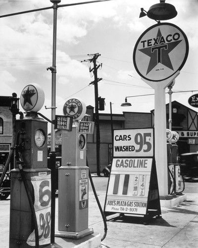 Gasoline station, Bronx von Berenice Abbott
