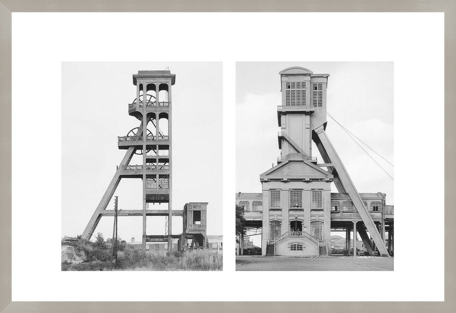 Zwei Fördertürme by Bernd & Hilla Becher Zwei Fördertürme by Bernd & Hilla Becher