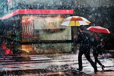Couple in the rain von Christophe Jacrot