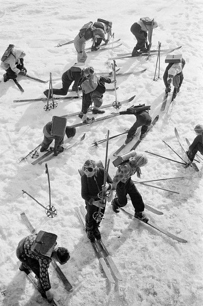 Skiunterricht im Ennstal, Österreich von Erich Lessing