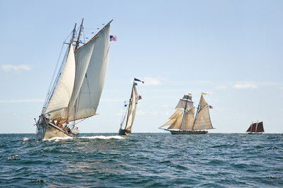 Schooners Racing off Gloucester Harbor von Greg Pease
