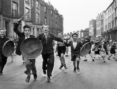 Dustbin Brigade von John Drysdale