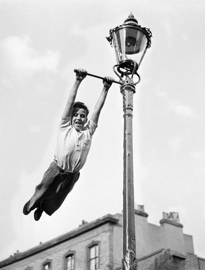 Lamp Post Swing von John Drysdale