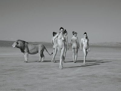 Walking Nudes von Sylvie Blum