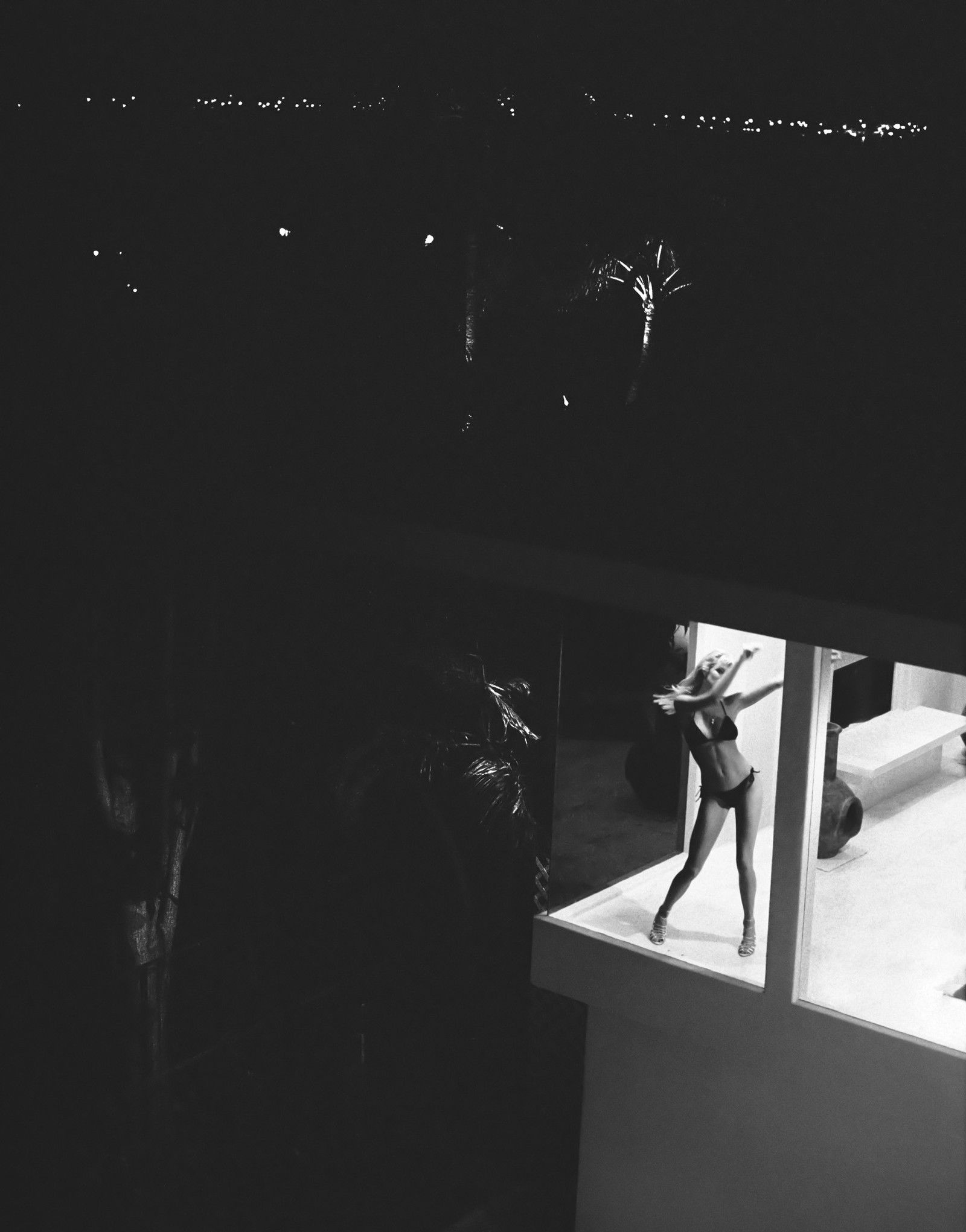 Night Dancing von Dewey Nicks | Trunk Archive Night Dancing von Dewey Nicks | Trunk Archive