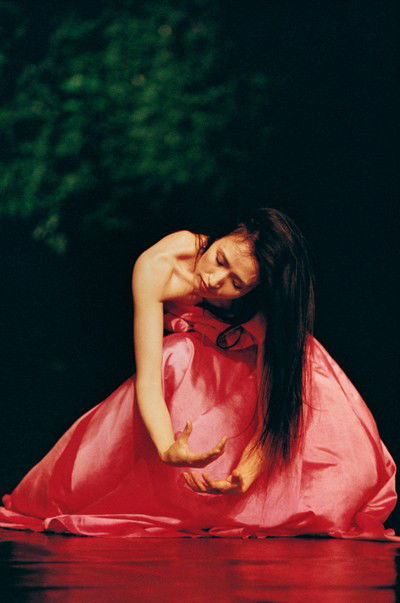 Pina Bausch: Wiesen-land, Na Young Kim von Ursula Kaufmann