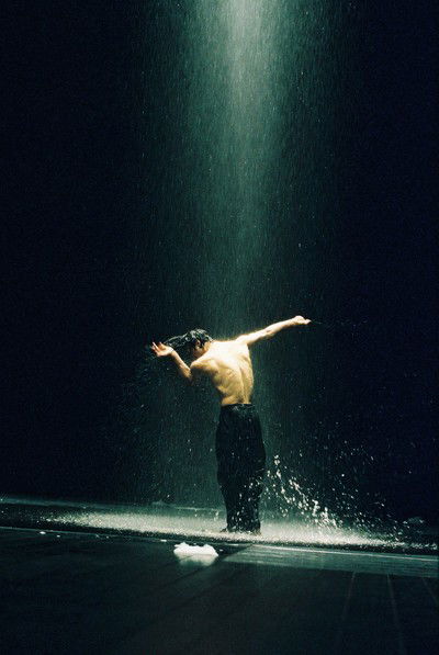 Pina Bausch: Néfes, Rainer Behr von Ursula Kaufmann