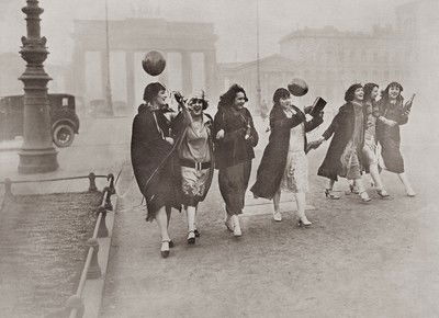 Heimkehr vom Ball im Morgengrauen von Anonym