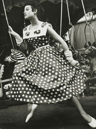 Junge Frau im Sommerkleid von Herbert Korn